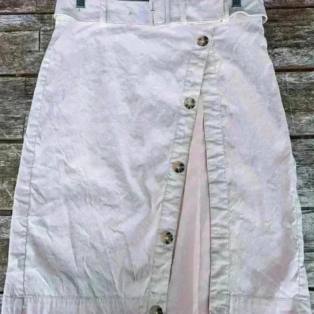 Super cute anthropology light pink linen skirt with faux thigh slit size 8